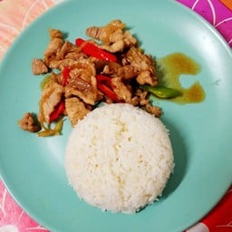 กะเพรา-ไก่กระเทียม
