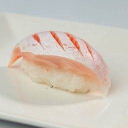 ซูชิ ท้องแซลมอน คำละ