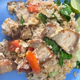 ข้าวผัดหมูกรอบ