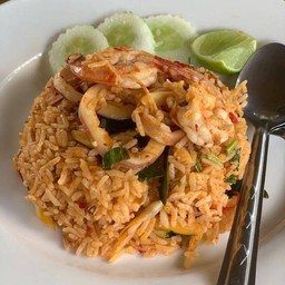 ข้าวผัดต้มยำรวมทะเล