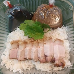 ข้าวหน้าหมูกรอบ