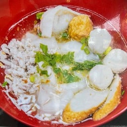 เฮง ก๋วยเตี๋ยวลูกชิ้นปลา จตุรโชติ 12