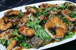 ปลาช่อนผัดกะเพรา