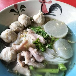 ก๋วยเตี๋ยวน้ำใสรวมลูกชิ้นเนื้อ+หมูหมัก