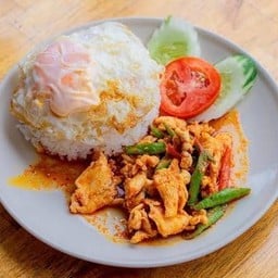 ข้าวผัดพริกแกงไก่