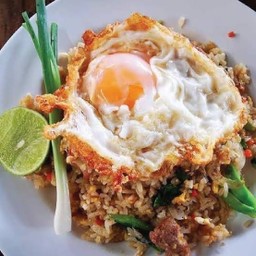ข้าวผัดหมูกรอบไข่ดาว