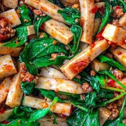 กะเพราหมูยอ