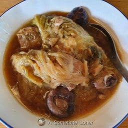 กระหล่ำตุ๋นเห็ดหอมกระดูกหมู