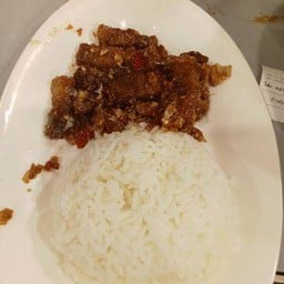 ข้าวราดหมูกรอบคั่วพริกเกลือ