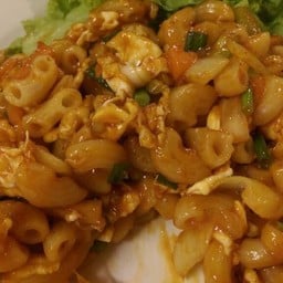 ผัดมักกะโรนีกุ้ง