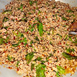 กะเพรา เตี๊ยวแห้งโบราณ