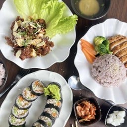 ยูรี ไก่ทอดซอสเกาหลี  (유리 yuree)