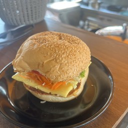 เบอร์เกอร์ชีส+ไข่+ผัก