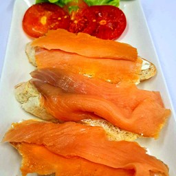 Bruschetta con Salmone e Philadelphia