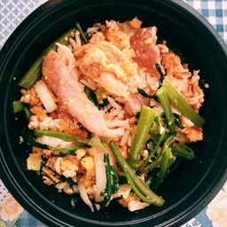 ข้าวหน้าสุกี้ทะเล