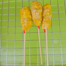 หญิงบัว(Miss bua) ลูกชิ้นทอดน้ำจิ้มรสเด็ดและผัดกระเพรา