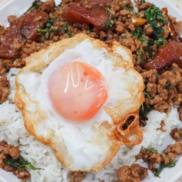 ข้าวหน้ากระเพราหมูสับ,กุนเชียง+ไข่ดาว