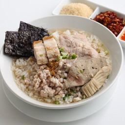 ข้าวต้มน้ำ 3 หมูเครื่องใน