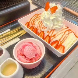 B2บิงซูนมสดสตอเบอรี่สด(มีไอศกรีมสตอเบอรี่) (Size L)