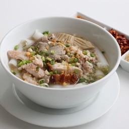 ก๋วยจั๊บน้ำใส 3 หมูเครื่องใน