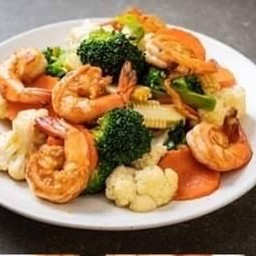 ผัดผักรวมมิตรน้ำมันหอยกุ้งสด