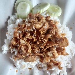 ข้าวเนื้อกระเทียม