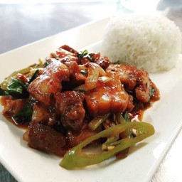 พริกเผาหมูกรอบราดข้าวไข่ดาว