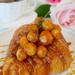Caramel Macadamia Croissant