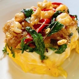 ข้าวไข่ขยี้กะเพราวุ้นเส้นกุ้ง