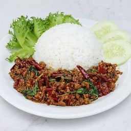 กะเพราหมูสับราดข้าว