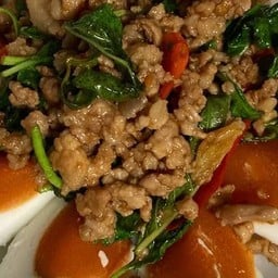 กะเพราไข่เค็มเป็นกับข้าว