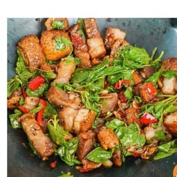 กะเพราหมูกรอบเป็นกับข้าว