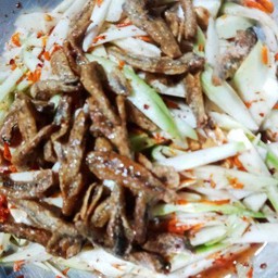 ยำมะม่วงปลากรอบ