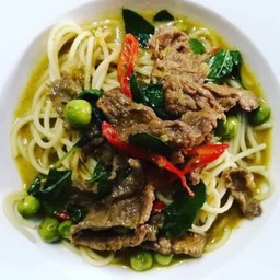 สปาแกงเขียวหวานเนื้อ