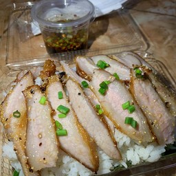 ข้าวคอหมูอบจิ้มแจ่ว + ข้าวเจ้า