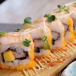 Ebi roll sushi