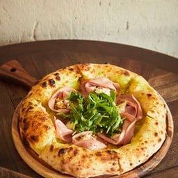 PIZZA MORTADELLA E PISTACHIO