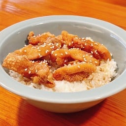 ข้าวหน้าไก่กรอบซอสมะเขือเทศ(HS)