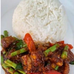 พริกแกงหมูชิ้นราดข้าว