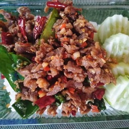 ข้าวเนื้อผัดพริกกระเทียม