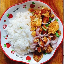 ข้าวยำไข่เจียวแซ่บ