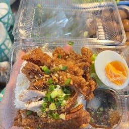 ข้าวไก่ทอดน้ำจิ้มแจ่ว