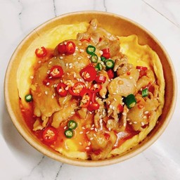 ข้าวไข่ข้นหมูสไลซ์ซอสสุกี้