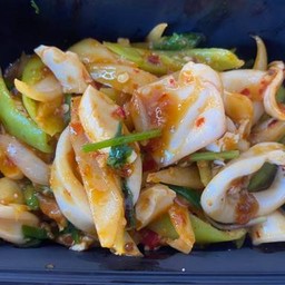 ปลาหมึกผัดไข่เค็ม(กับข้าว)