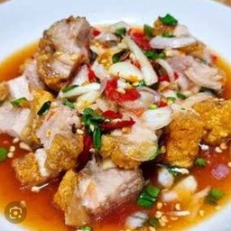 ยำหมูกรอบปลาร้า