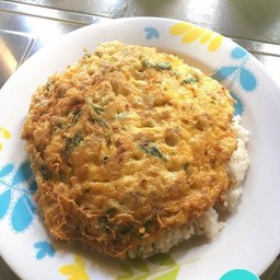 กะเพราไข่เจียวราดข้าว