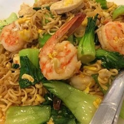 ผัดมาม่ากุ้ง