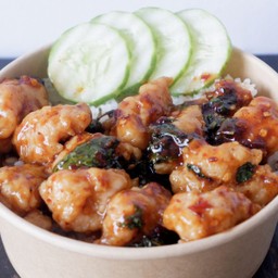 ข้าวกะเพราหมูเด้ง