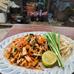 ผัดไทยเคาะกระทะสูตรโบราณ By.เชฟตุ๋ย