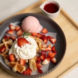 STRAWBERRY CROFFLE ครอฟเฟิลสตอเบอร์รี่
